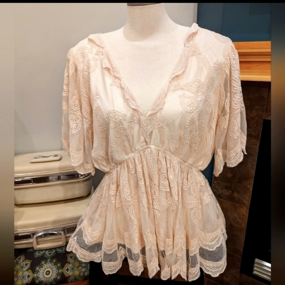 ARULA Enzo Embroidered Lace Peplum Boho Top, Elastic Waistline. (SzC) 22… - Picture 3 of 15